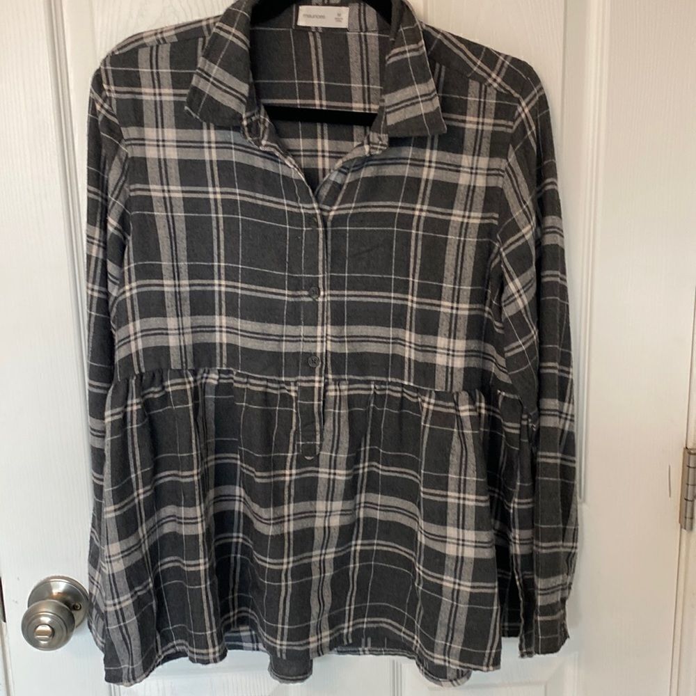 Maurice’s- grey plaid baby doll top- Size Medium
